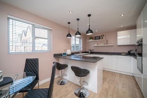 3 bedroom terraced house for sale, Blenheim Way, Stevenage SG2