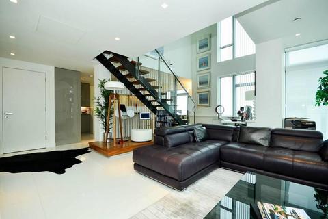 undefined, Pan Peninsula Square, London E14
