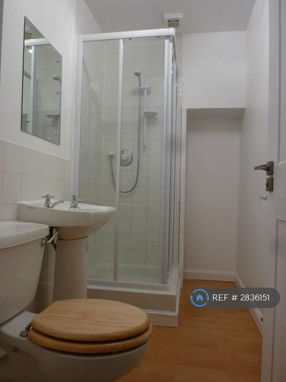 White 3 Piece Suite w/Mains Shower & Towel Storage