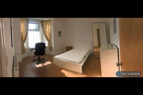 4 bedroom end of terrace house to rent, Yew Tree Road, Manchester, M20