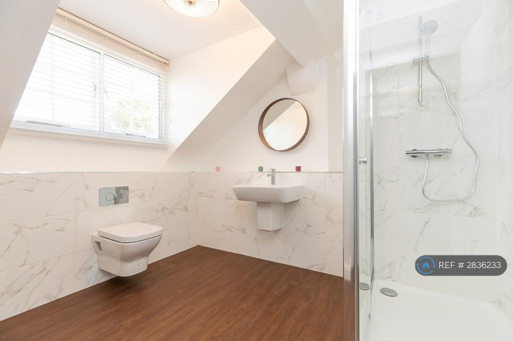 Spacious Lux Shower Room