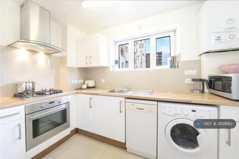 2 bedroom flat to rent, Hawkshead, London, NW1