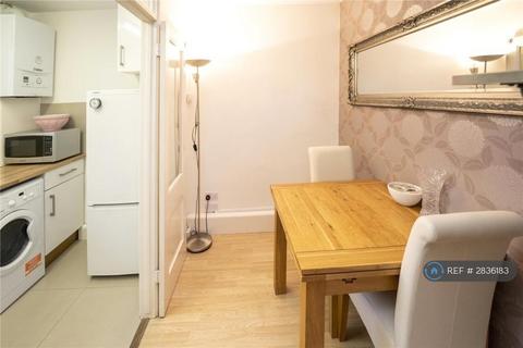 2 bedroom flat to rent, Hawkshead, London, NW1