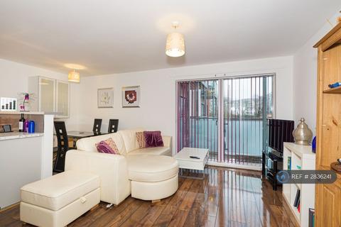 2 bedroom flat to rent, Du Cane Road, London, W12