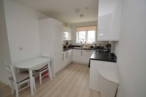 2 bedroom apartment to rent, ADDLESTONE