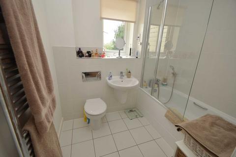 2 bedroom apartment to rent, ADDLESTONE