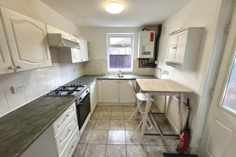 2 bedroom terraced house to rent, Longshaw Street, Warrington