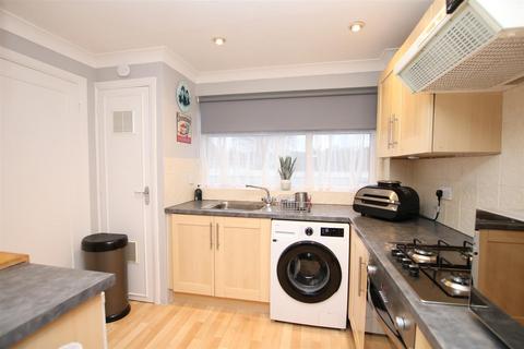 2 bedroom maisonette to rent, York Close, Horsham