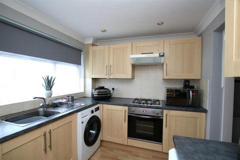 2 bedroom maisonette to rent, York Close, Horsham