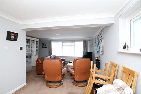 2 bedroom maisonette to rent, York Close, Horsham