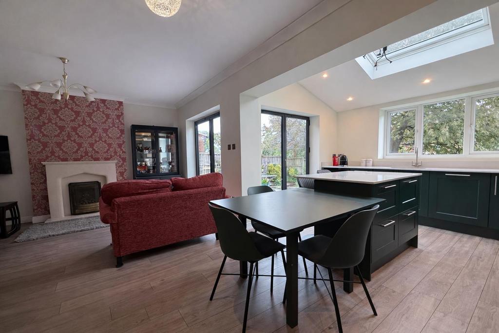 Open-Plan Living/Breakfast/Dining Kitchen