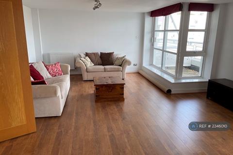 2 bedroom flat to rent, Barrier Point Road, London, E16