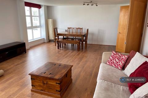 2 bedroom flat to rent, Barrier Point Road, London, E16