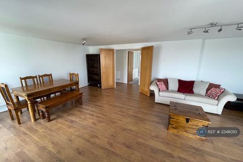 2 bedroom flat to rent, Barrier Point Road, London, E16