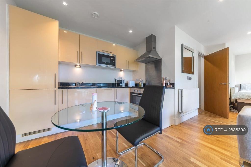 Apartment in London - More