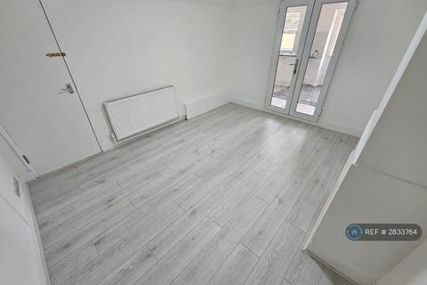 2 bedroom terraced house to rent, Romsey Road, Dagenham, RM9