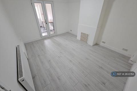 2 bedroom terraced house to rent, Romsey Road, Dagenham, RM9