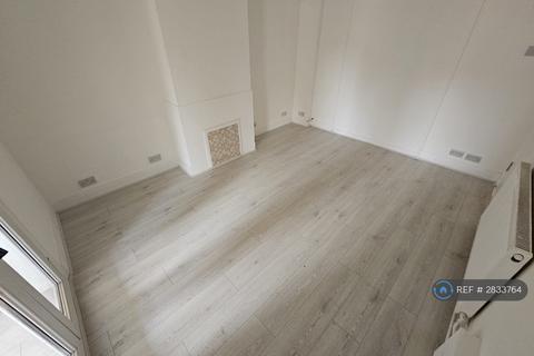 2 bedroom terraced house to rent, Romsey Road, Dagenham, RM9