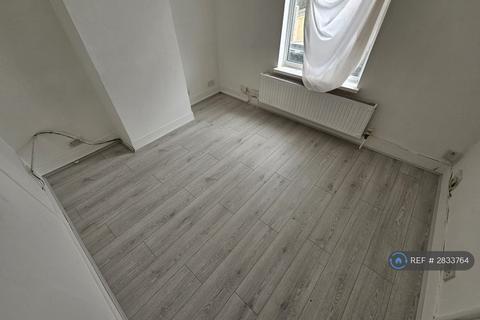 2 bedroom terraced house to rent, Romsey Road, Dagenham, RM9