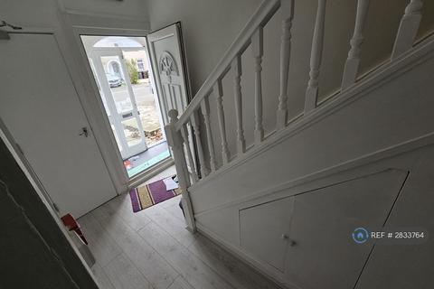 2 bedroom terraced house to rent, Romsey Road, Dagenham, RM9