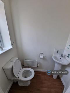 3 bedroom semi-detached house to rent, Pennwell Garth, Leeds, LS14