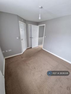 3 bedroom semi-detached house to rent, Pennwell Garth, Leeds, LS14