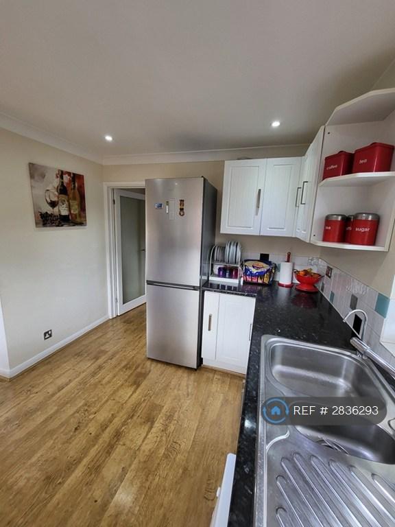Kitchen (Pic 3)
