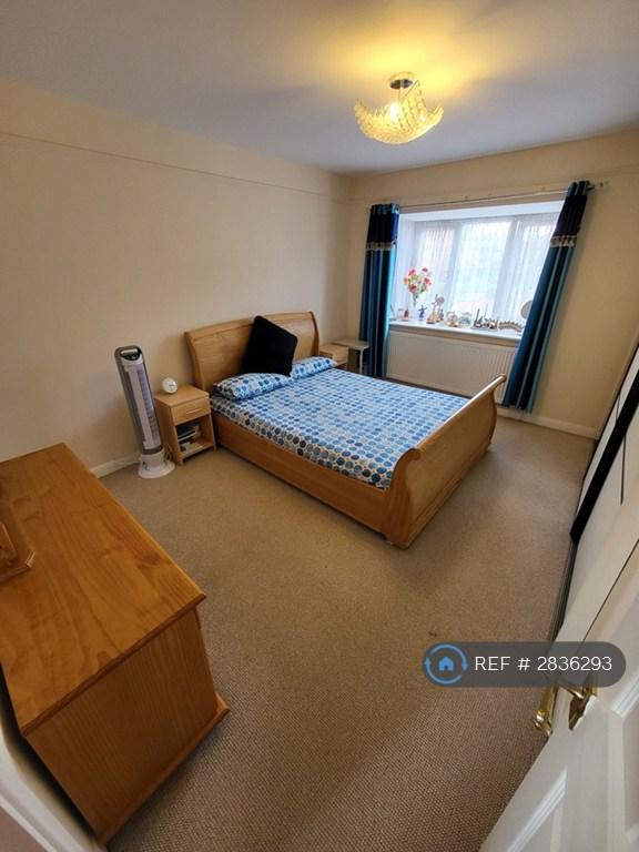 Master Bed (Pic 1)