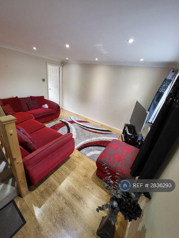 Living Room (Pic 1)