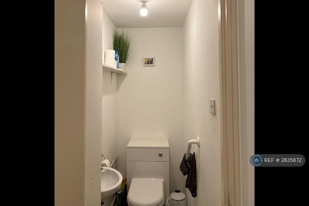 Toilet 1