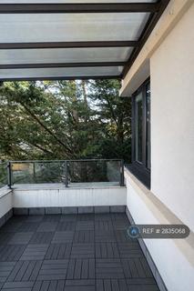 2 bedroom flat to rent, Chase Road, Epsom, KT19