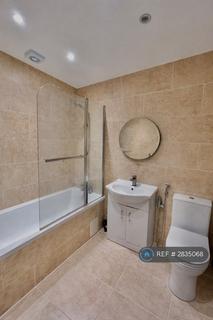 2 bedroom flat to rent, Chase Road, Epsom, KT19