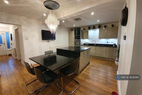 4 bedroom semi-detached house to rent, Maidstone Road, Rochester, ME1