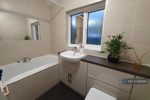 4 bedroom semi-detached house to rent, Maidstone Road, Rochester, ME1