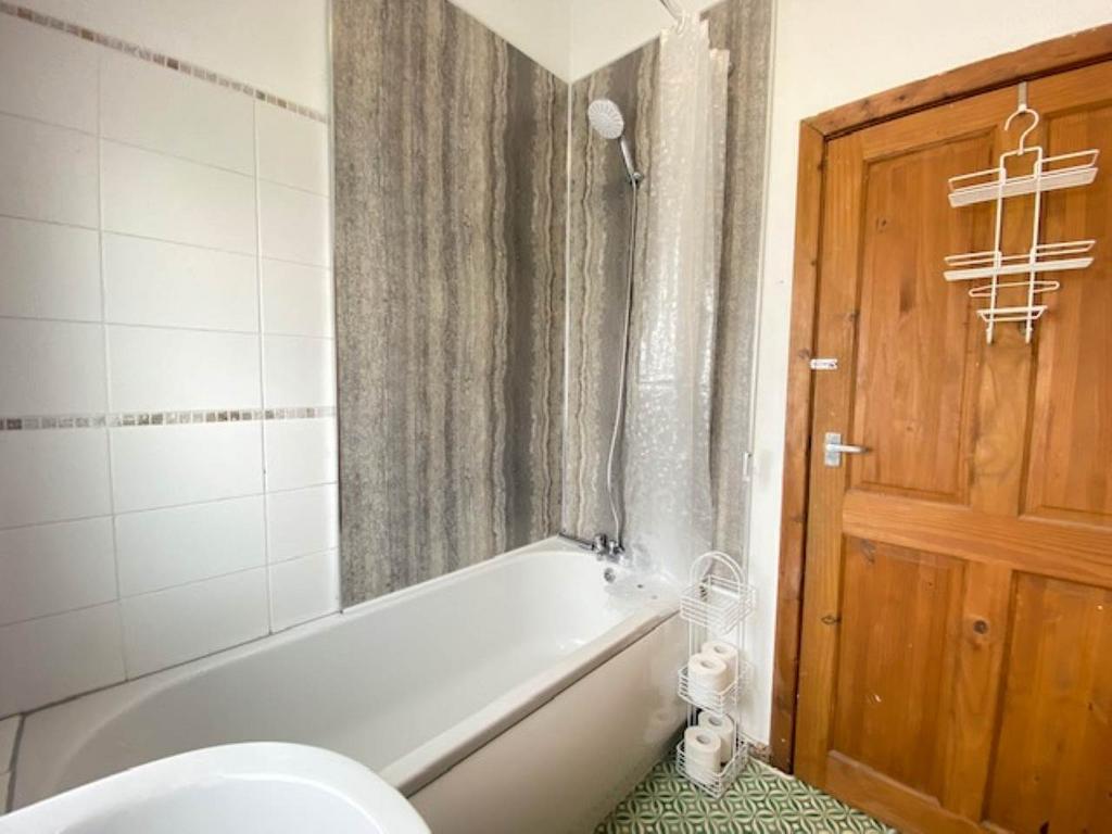 9 Canal Street Bathr