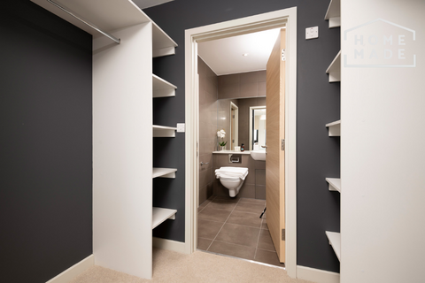 2 bedroom apartment to rent, The Trilogy, M15