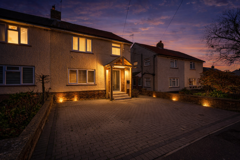4 bedroom semi-detached house for sale, Hawthorne Avenue, Gillingham ME8
