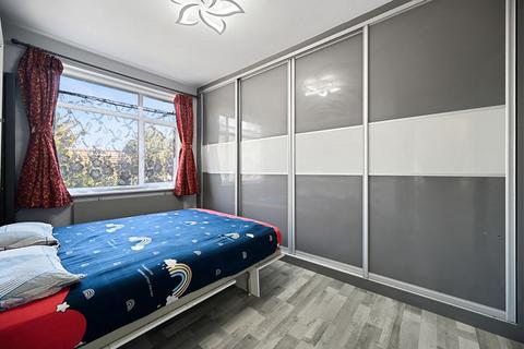 2 bedroom flat for sale, Blenheim Road, Harrow