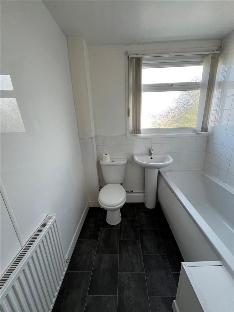 10 Troon Way 13.jpg