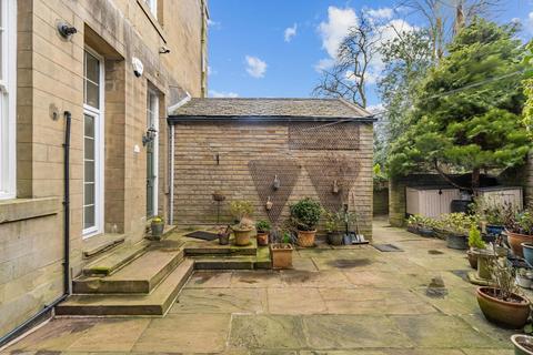 2 bedroom apartment for sale, Holywell Hall, Halifax HX4