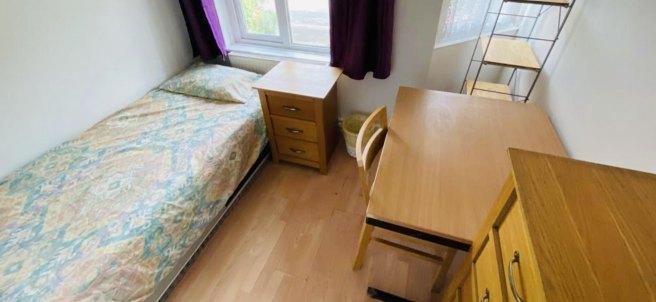 Clifton-gardens-ct2-8dr-930597