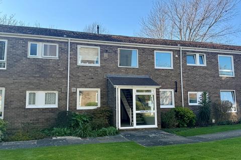 2 bedroom flat to rent, Pevensey Garden Norwich Court, Worthing, BN11