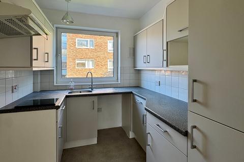 2 bedroom flat to rent, Pevensey Garden Norwich Court, Worthing, BN11