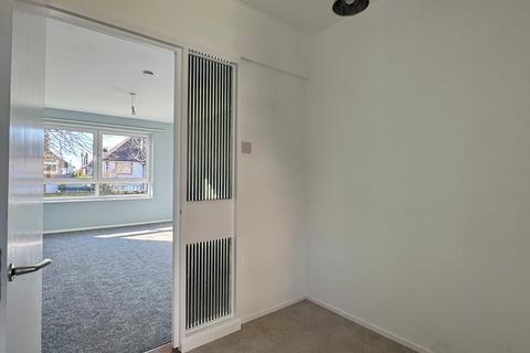 2 bedroom flat to rent, Pevensey Garden Norwich Court, Worthing, BN11