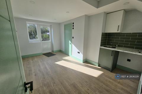 Studio to rent, Willow Road, New Malden, KT3