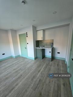 Studio to rent, Willow Road, New Malden, KT3