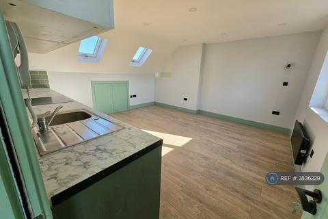 Studio to rent, Willow Road, New Malden, KT3