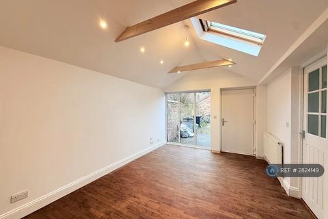2 bedroom detached house to rent, Church Mews, York, YO31