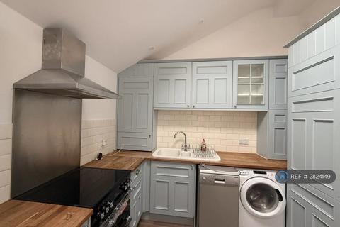 2 bedroom detached house to rent, Church Mews, York, YO31