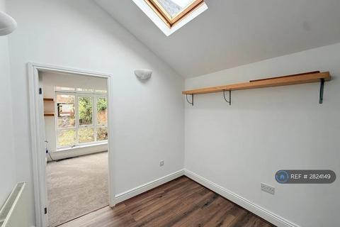 2 bedroom detached house to rent, Church Mews, York, YO31